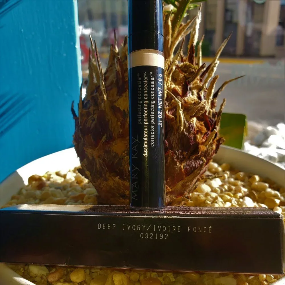 DISCONTINUED - Deep Ivory - Mary Kay Perfecting Concealer